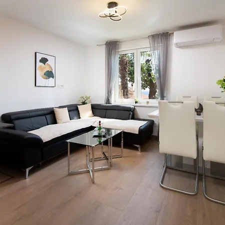 Azureo With Ocean View By Stadtlandnest Apartamento Opatija