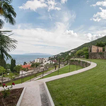 Azureo With Ocean View By Stadtlandnest