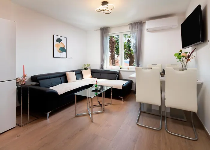 Azureo With Ocean View 오파티아