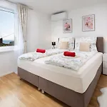 Апартаменты Azureo With Ocean View By Stadtlandnest Опатия
