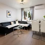Azureo With Ocean View By Stadtlandnest Апартаменты Опатия