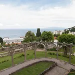 Azureo With Ocean View By Stadtlandnest Апартаменты