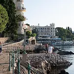 Апартаменты Azureo With Ocean View By Stadtlandnest