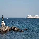 Azureo With Ocean View By Stadtlandnest *