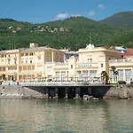 Azureo With Ocean View By Stadtlandnest Апартаменты